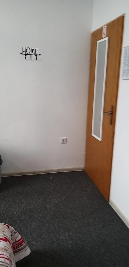 Tomislav Hotel Загреб Екстериор снимка