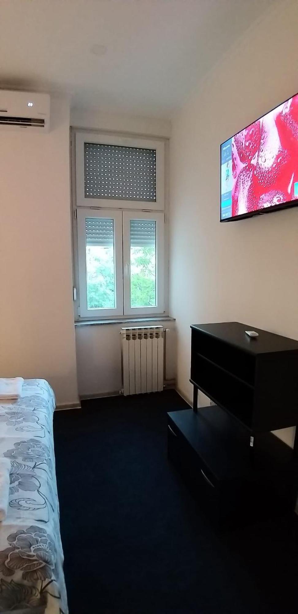 Tomislav Hotel Загреб Екстериор снимка