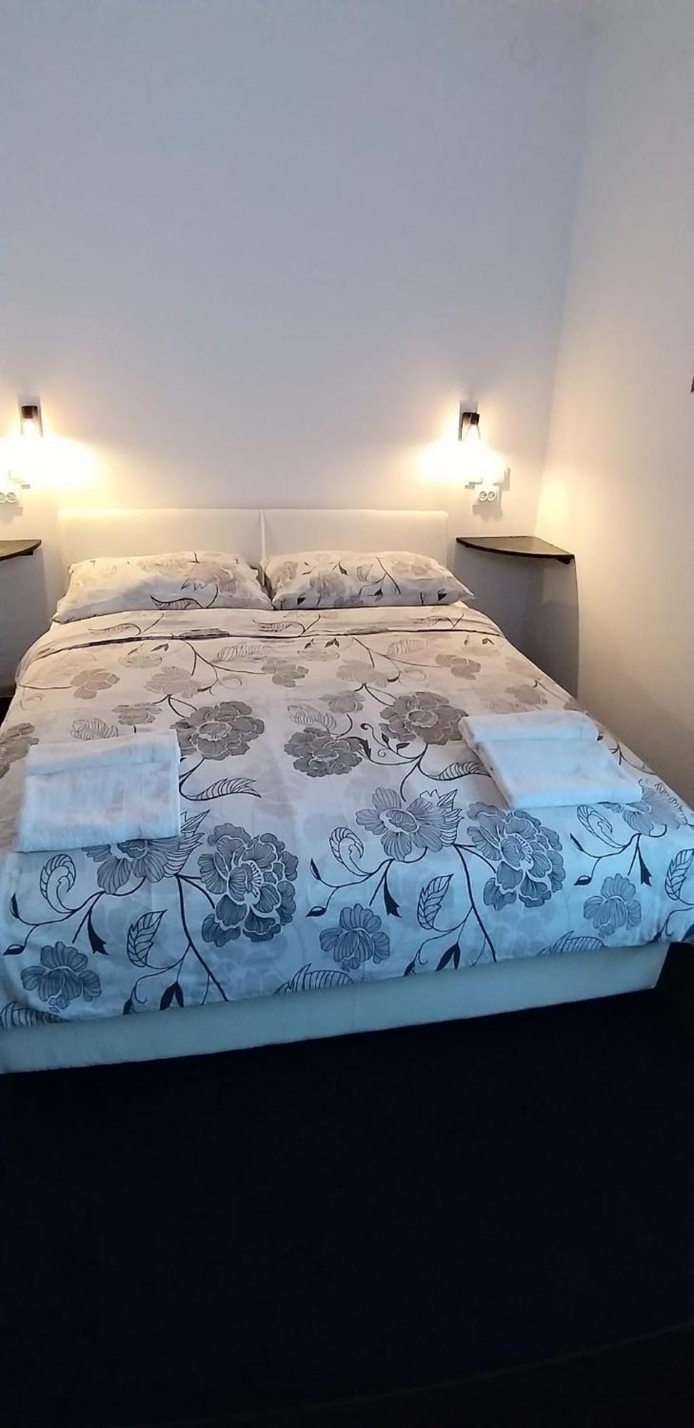 Tomislav Hotel Загреб Екстериор снимка