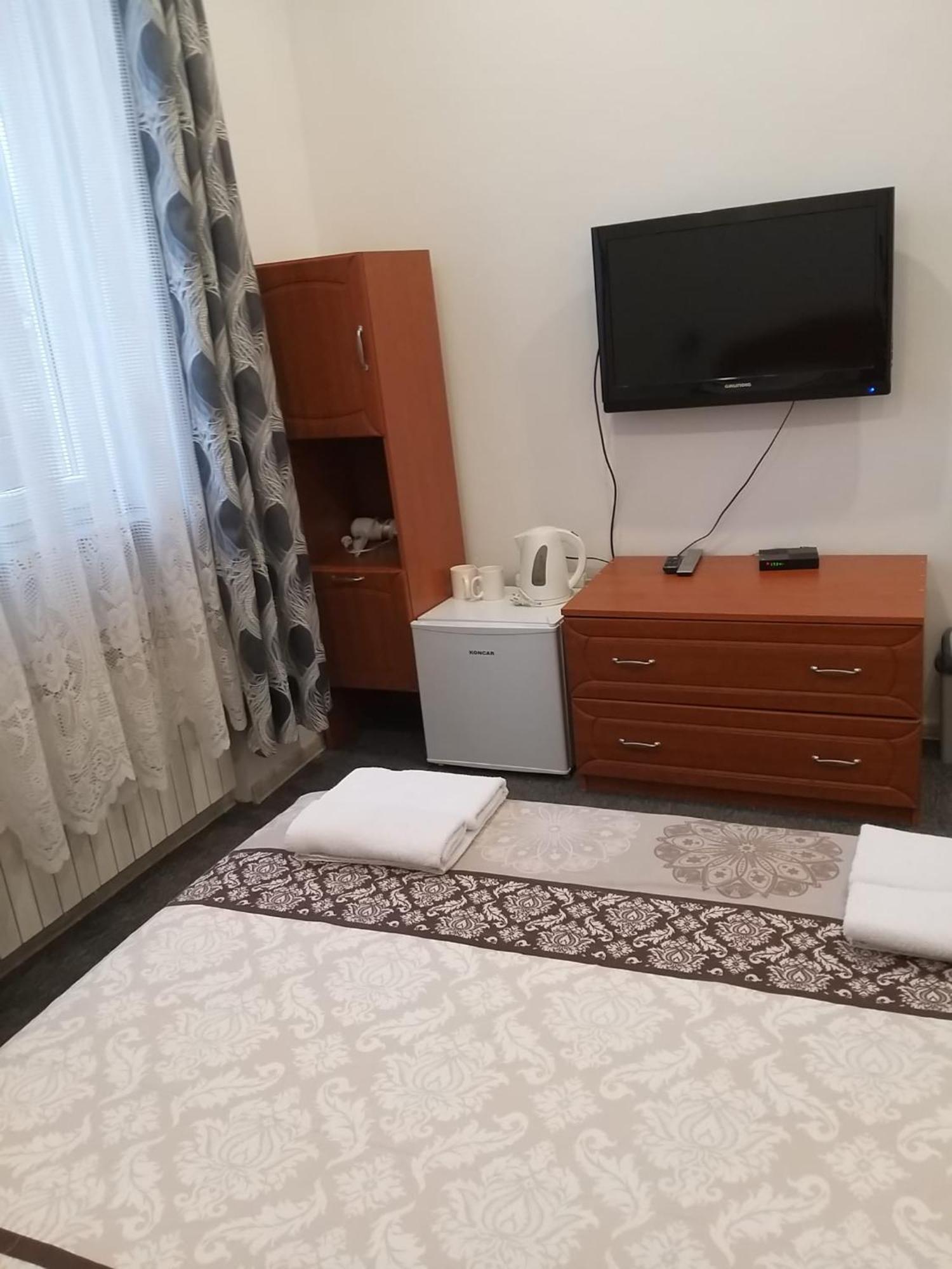 Tomislav Hotel Загреб Екстериор снимка
