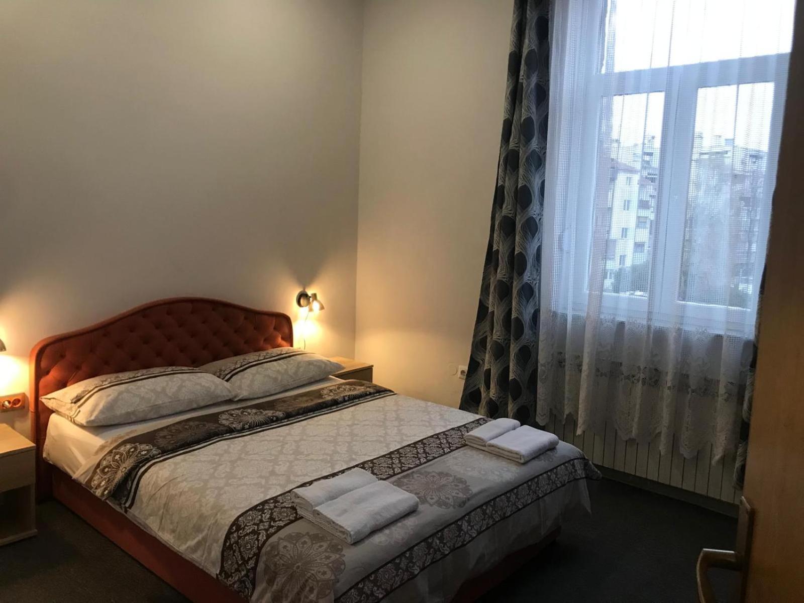 Tomislav Hotel Загреб Екстериор снимка