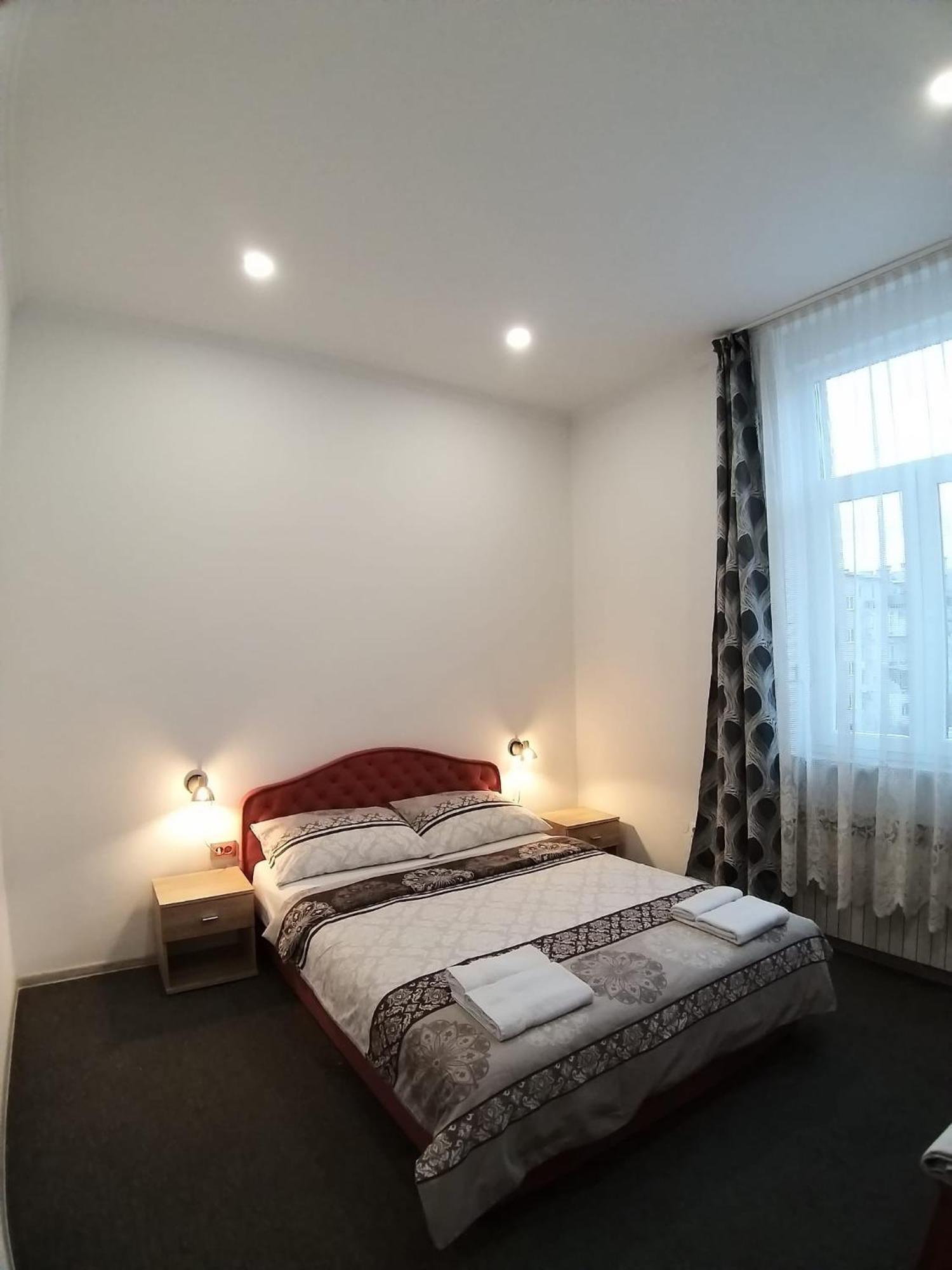 Tomislav Hotel Загреб Екстериор снимка